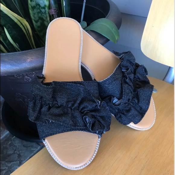 New Flirty Ruffle sandal - Picture 6 of 9